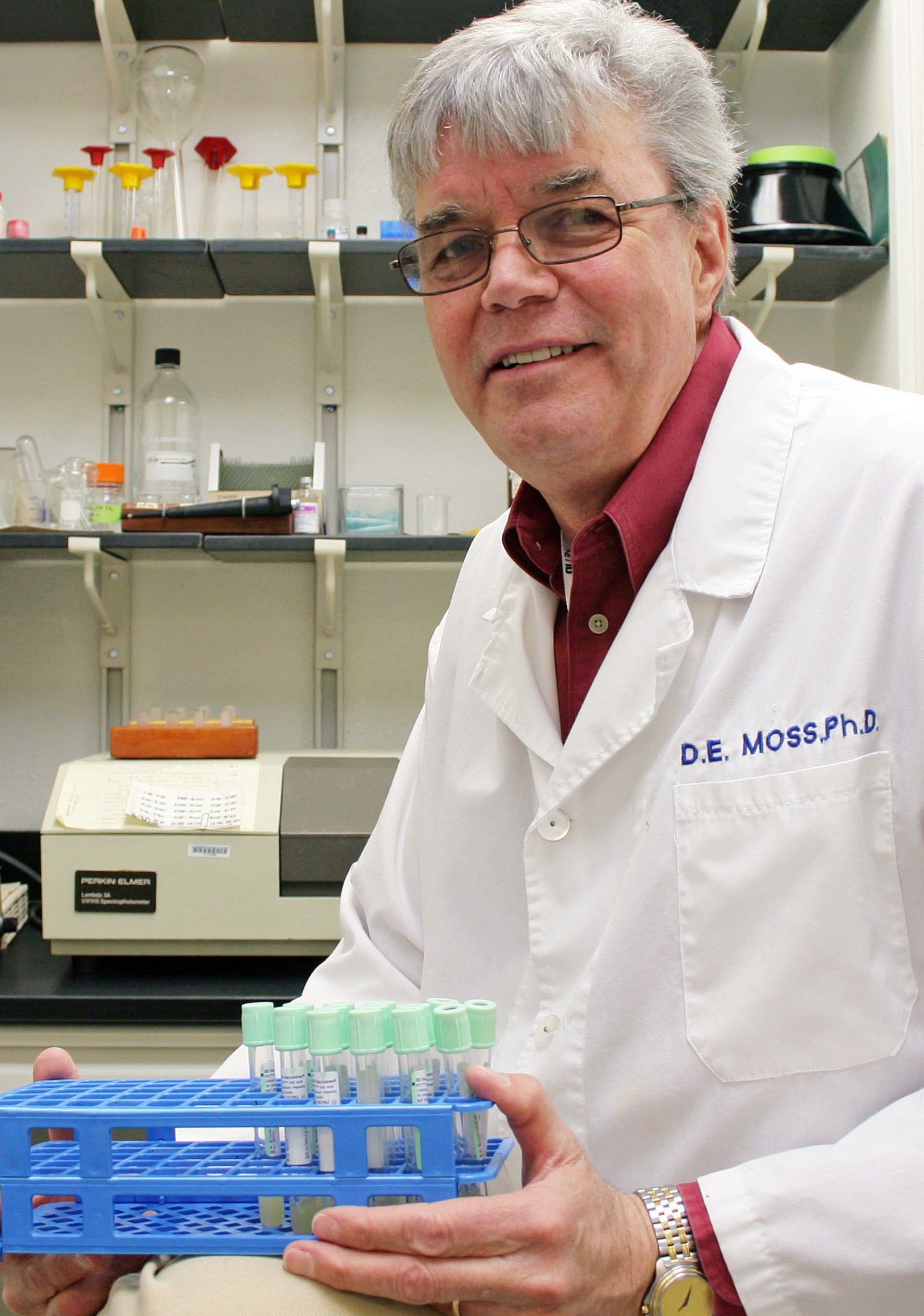dr moss in the lab - cropped - UTEP News service